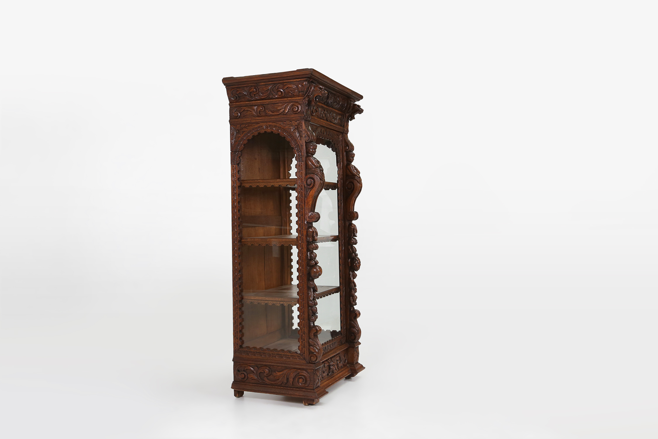 Richly decorated barok style display case in oak, Belgium 20th centurythumbnail